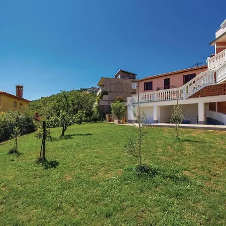 Appartamento Lovely In With Kitchen