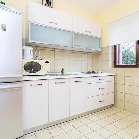 Lovely In With Kitchen Apartment *